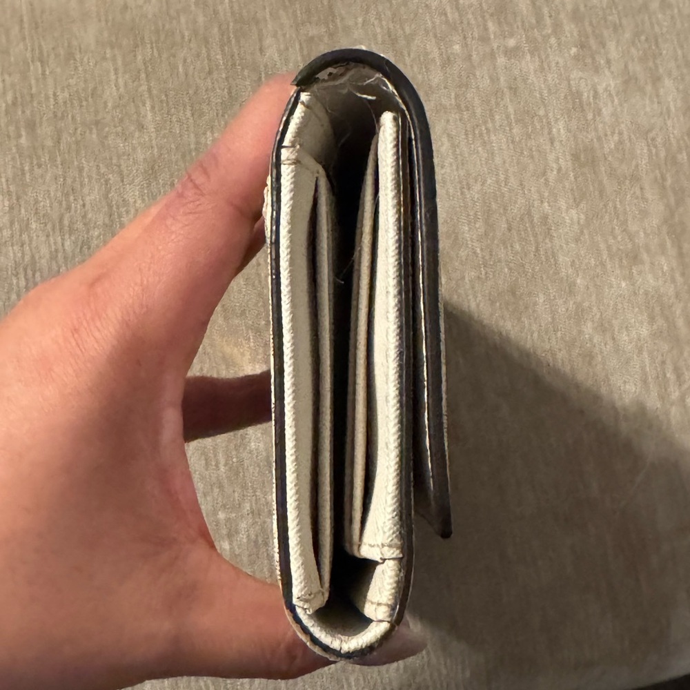 Used Michael Kors trifold Women's Wallet - Picture 4 of 9